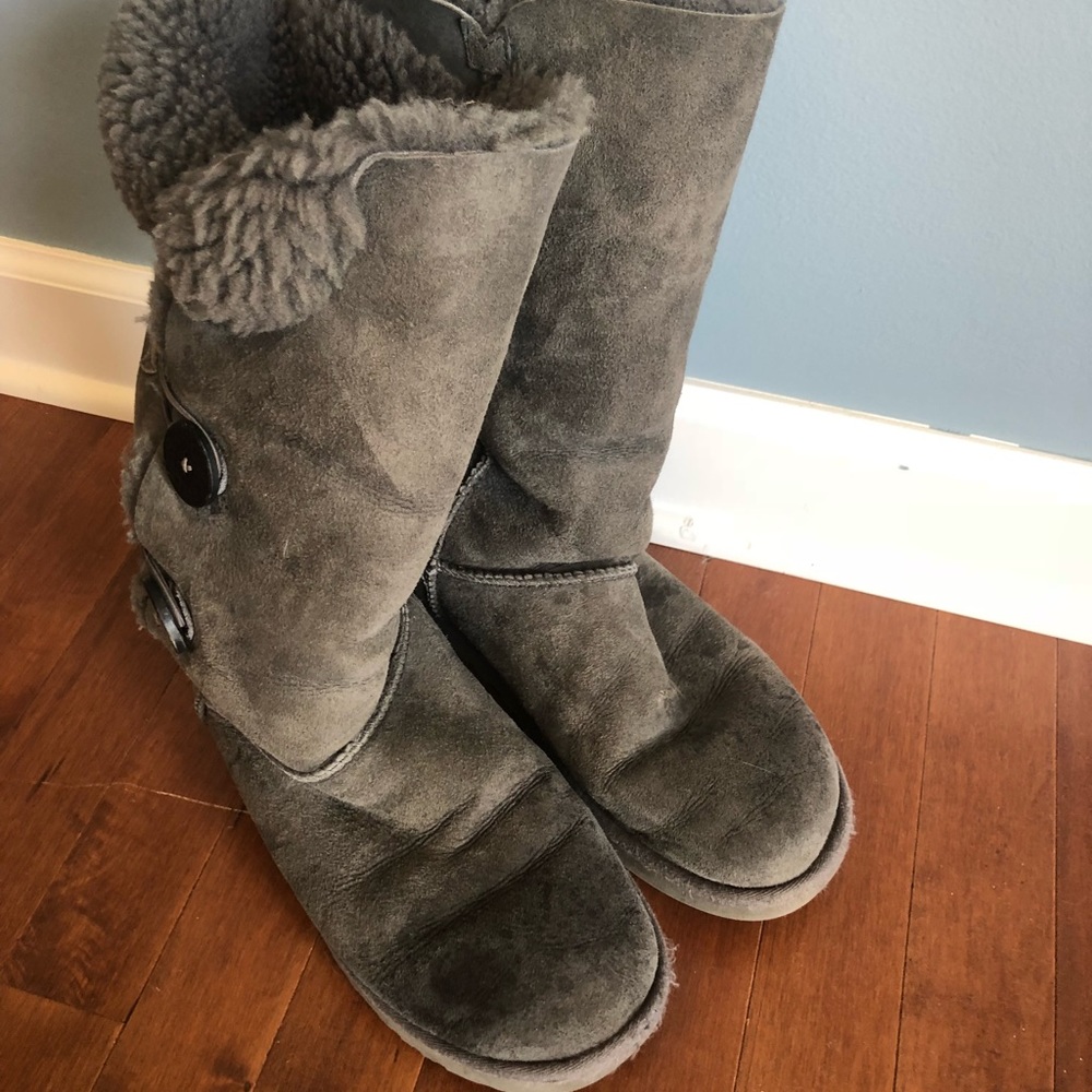UGG BOOTS